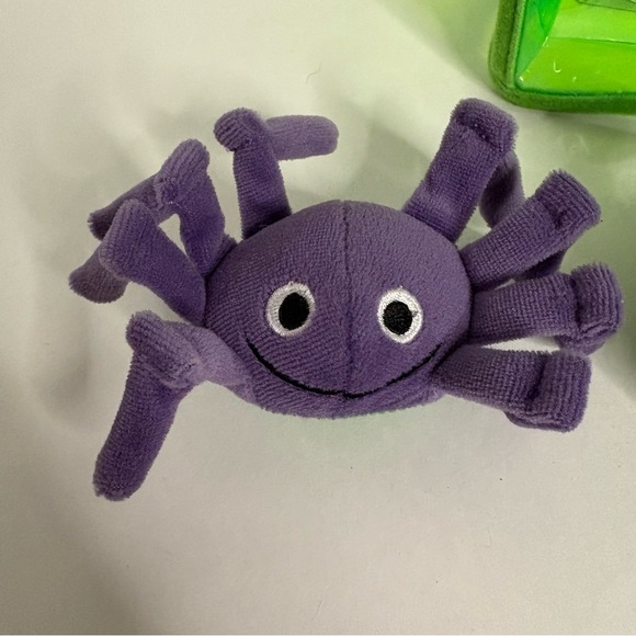 Melissa and Doug Plush Bug Catcher Jug With 3 Bugs - Stuffed Animals - Toys - Picture 2 of 13